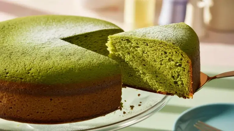 slice-of-matcha-geen-tea-cake-vertical